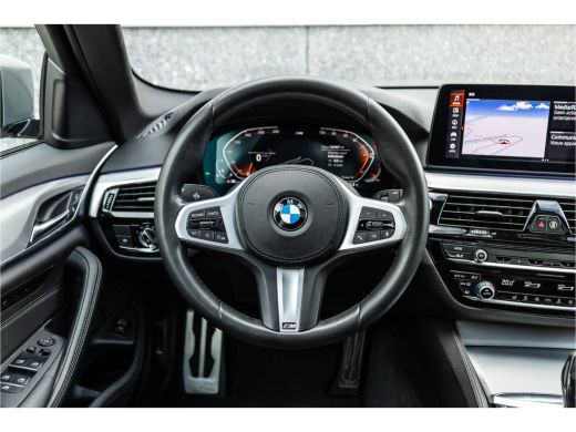 BMW 5 Serie Touring 530i High Executive M-Sport 20inch / Bernina Grau / Pano / Camera / Laser ActivLease financial lease