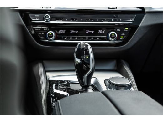 BMW 5 Serie Touring 530i High Executive M-Sport 20inch / Bernina Grau / Pano / Camera / Laser ActivLease financial lease