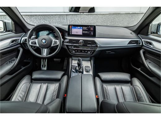 BMW 5 Serie Touring 530i High Executive M-Sport 20inch / Bernina Grau / Pano / Camera / Laser ActivLease financial lease