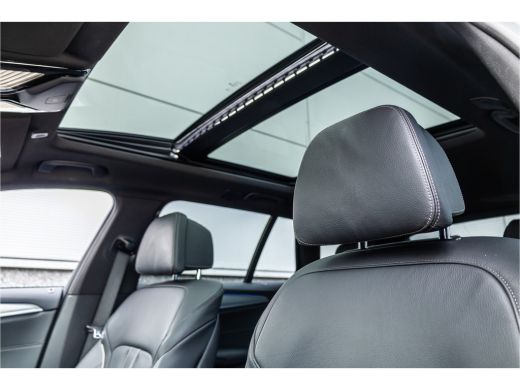 BMW 5 Serie Touring 530i High Executive M-Sport 20inch / Bernina Grau / Pano / Camera / Laser ActivLease financial lease
