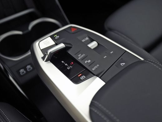 BMW X1 xDrive25e Sport Automaat 245Pk (APPLE CARPLAY, HEAD-UP DISPLAY, 360 CAMERA, GETINT GLAS, LEDER, S... ActivLease financial lease