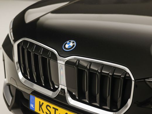 BMW X1 xDrive25e Sport Automaat 245Pk (APPLE CARPLAY, HEAD-UP DISPLAY, 360 CAMERA, GETINT GLAS, LEDER, S... ActivLease financial lease