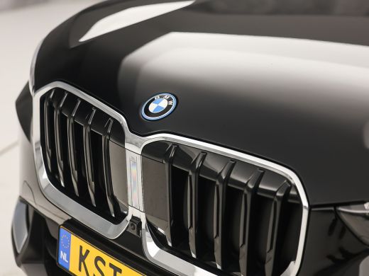 BMW X1 xDrive25e Sport Automaat 245Pk (APPLE CARPLAY, HEAD-UP DISPLAY, 360 CAMERA, GETINT GLAS, LEDER, S... ActivLease financial lease