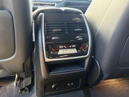 BMW XM PHEV 30 kWh Driving Assistant Professional B&W HUD Massage 360&deg; Elek.Trekhaak Orig.NL BOMVOL! ActivLease financial lease