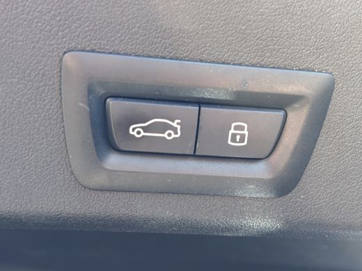 BMW XM PHEV 30 kWh Driving Assistant Professional B&W HUD Massage 360&deg; Elek.Trekhaak Orig.NL BOMVOL! ActivLease financial lease