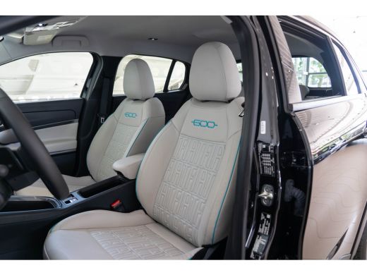 Fiat 600 1.2 Hybrid La Prima | Camera | Lederen Bekleding | Stoelverwarming | Navigatie | Climate Controle... ActivLease financial lease