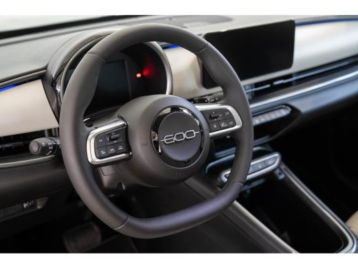 Fiat 600 1.2 Hybrid La Prima | Camera | Lederen Bekleding | Stoelverwarming | Navigatie | Climate Controle... ActivLease financial lease