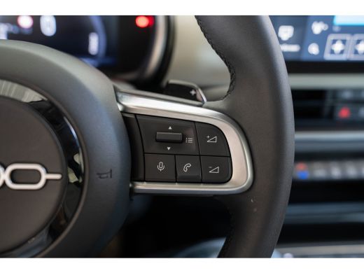 Fiat 600 1.2 Hybrid La Prima | Camera | Lederen Bekleding | Stoelverwarming | Navigatie | Climate Controle... ActivLease financial lease