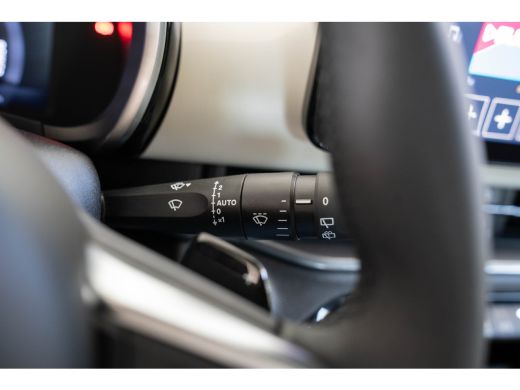Fiat 600 1.2 Hybrid La Prima | Camera | Lederen Bekleding | Stoelverwarming | Navigatie | Climate Controle... ActivLease financial lease
