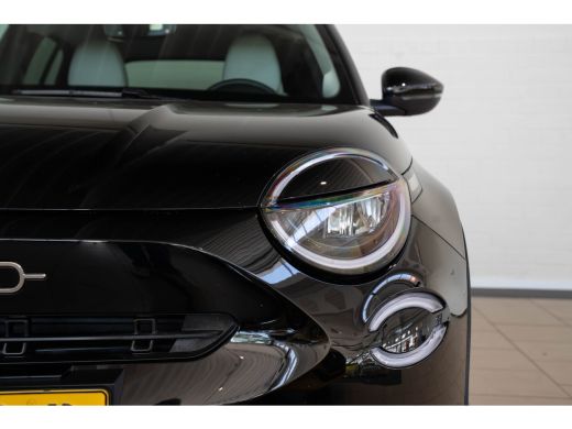 Fiat 600 1.2 Hybrid La Prima | Camera | Lederen Bekleding | Stoelverwarming | Navigatie | Climate Controle... ActivLease financial lease