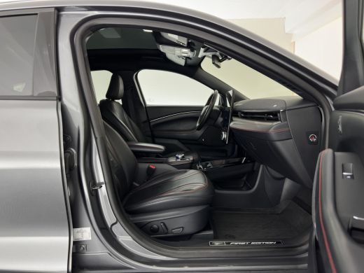 Ford Mustang Mach-E Mach-E Extended First Edition AWD 98 kWh [3-Fase-11kW] {SoH-92%} (INCL-BTW) *PANO | LEATHER | FUL... ActivLease financial lease