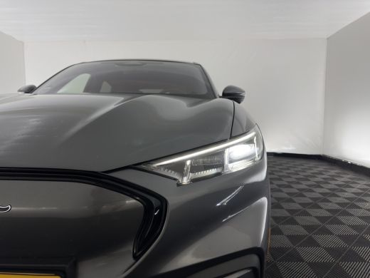 Ford Mustang Mach-E Mach-E Extended First Edition AWD 98 kWh [3-Fase-11kW] {SoH-92%} (INCL-BTW) *PANO | LEATHER | FUL... ActivLease financial lease