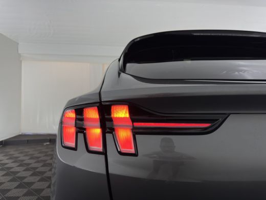 Ford Mustang Mach-E Mach-E Extended First Edition AWD 98 kWh [3-Fase-11kW] {SoH-92%} (INCL-BTW) *PANO | LEATHER | FUL... ActivLease financial lease