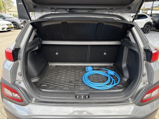 Hyundai Kona EV Premium 64 kWh | SOH 100% | Warmtepomp  | Leder | Rijklaarprijs! ActivLease financial lease