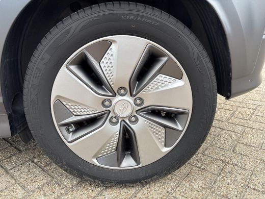 Hyundai Kona EV Premium 64 kWh | SOH 100% | Warmtepomp  | Leder | Rijklaarprijs! ActivLease financial lease