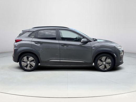 Hyundai Kona EV Premium 64 kWh | SOH 100% | Warmtepomp  | Leder | Rijklaarprijs! ActivLease financial lease