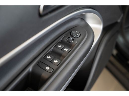 Jeep Avenger Summit 54 kWh | Tot 8 Jaar Garantie | SOH 98% | Warmtepomp | Schuif-Kanteldak | Navigatie | Camer... ActivLease financial lease