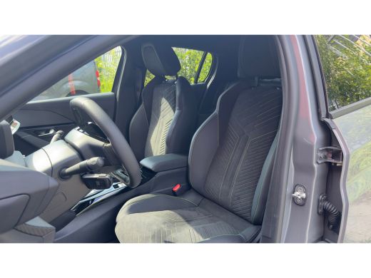 Peugeot 208 GT | Elektrische parkeerrem | Extra getinte achterste zijruiten en achterruit | Extra getinte ach... ActivLease financial lease