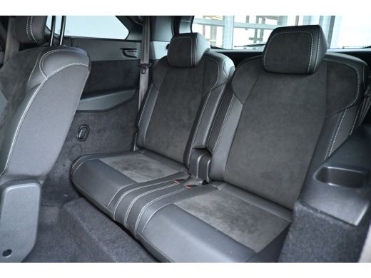 Peugeot e-5008 GT Avantage 73 kWh 7p Tot 8 Jaar Garantie! 98%SOH! | Elektr. Massagestoelen | Adaptive Cruise | D... ActivLease financial lease