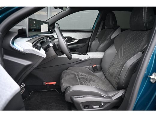 Peugeot e-5008 GT Avantage 73 kWh 7p Tot 8 Jaar Garantie! 98%SOH! | Elektr. Massagestoelen | Adaptive Cruise | D... ActivLease financial lease