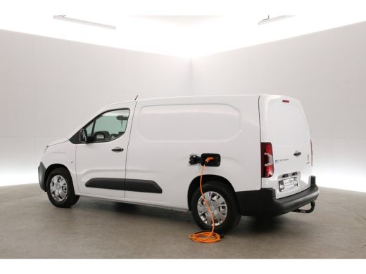 Peugeot Partner Elektrisch 50 kWh L2 | Snelladen | SOH 98% | Airco | Cruise | Carplay | Navi | Trekhaak | Parkeer... ActivLease financial lease