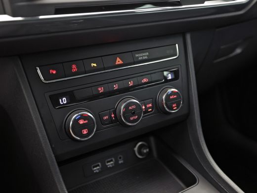 Seat Ateca 1.0 EcoTSI Business Sport (GROOT NAVI, APPLE CARPLAY, CAMERA, GETINT GLAS, LM VELGEN, CLIMATE, AU... ActivLease financial lease