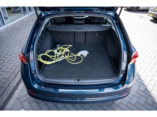 Skoda Octavia Combi 1.4 TSI iV PHEV Business Edition SOH 87% | Cruise control | Metaalkleur | Parkeersensor voor ActivLease financial lease