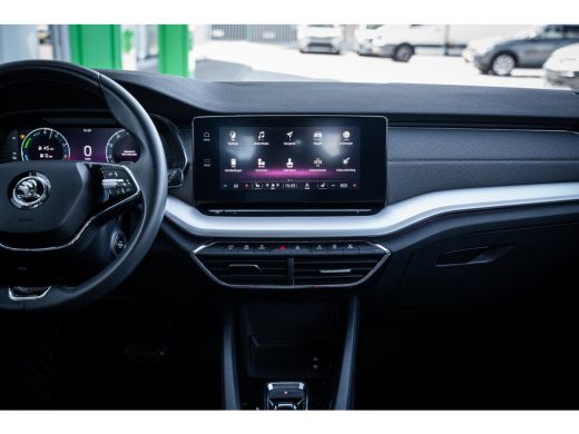 Skoda Octavia Combi 1.4 TSI iV PHEV Business Edition SOH 87% | Cruise control | Metaalkleur | Parkeersensor voor ActivLease financial lease