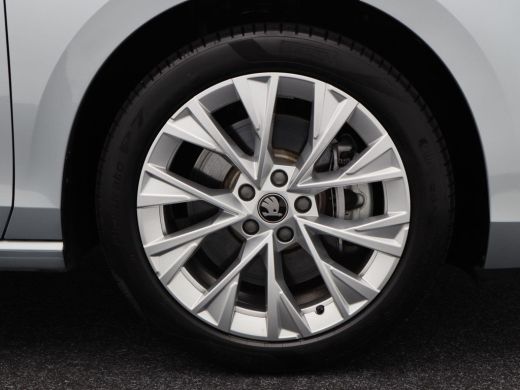 Skoda Superb Combi 1.5 TSi 204 Pk PHEV Edition | Panoramadak | Stoelverwarming | Camera | Trekhaak | Adaptive ... ActivLease financial lease
