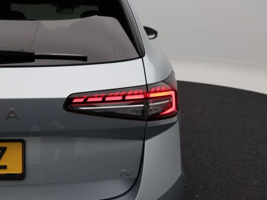Skoda Superb Combi 1.5 TSi 204 Pk PHEV Edition | Panoramadak | Stoelverwarming | Camera | Trekhaak | Adaptive ... ActivLease financial lease