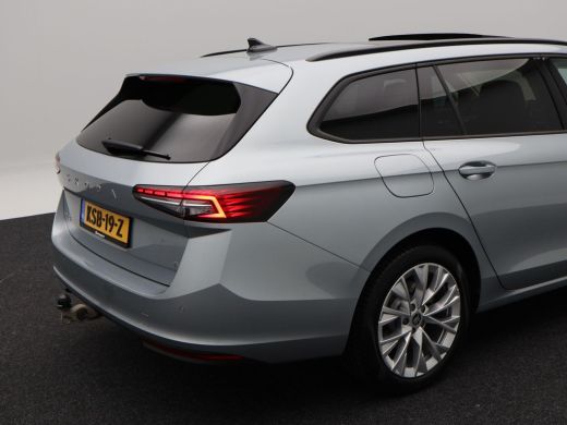 Skoda Superb Combi 1.5 TSi 204 Pk PHEV Edition | Panoramadak | Stoelverwarming | Camera | Trekhaak | Adaptive ... ActivLease financial lease