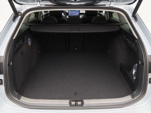 Skoda Superb Combi 1.5 TSi 204 Pk PHEV Edition | Panoramadak | Stoelverwarming | Camera | Trekhaak | Adaptive ... ActivLease financial lease
