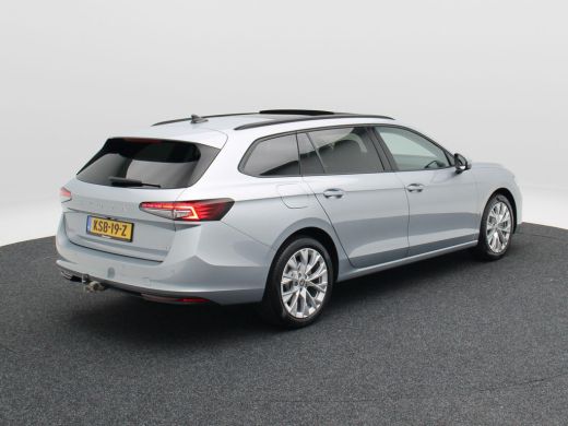 Skoda Superb Combi 1.5 TSi 204 Pk PHEV Edition | Panoramadak | Stoelverwarming | Camera | Trekhaak | Adaptive ... ActivLease financial lease