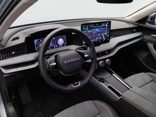 Skoda Superb Combi 1.5 TSi 204 Pk PHEV Edition | Panoramadak | Stoelverwarming | Camera | Trekhaak | Adaptive ... ActivLease financial lease