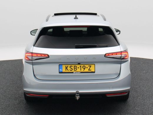 Skoda Superb Combi 1.5 TSi 204 Pk PHEV Edition | Panoramadak | Stoelverwarming | Camera | Trekhaak | Adaptive ... ActivLease financial lease