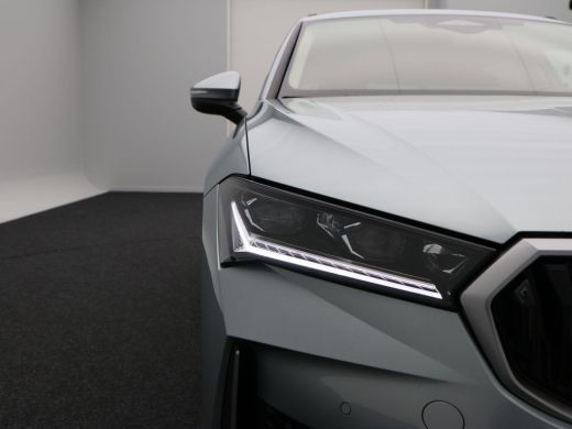 Skoda Superb Combi 1.5 TSi 204 Pk PHEV Edition | Panoramadak | Stoelverwarming | Camera | Trekhaak | Adaptive ... ActivLease financial lease