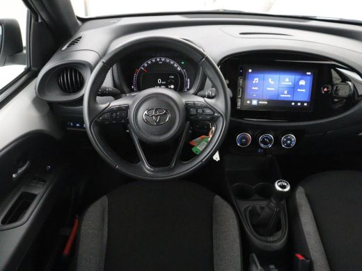 Toyota Aygo | 5-deurs | Adaptive cruise | Lane assist | Carplay | DAB | NAP 31.639km | Airco ActivLease financial lease