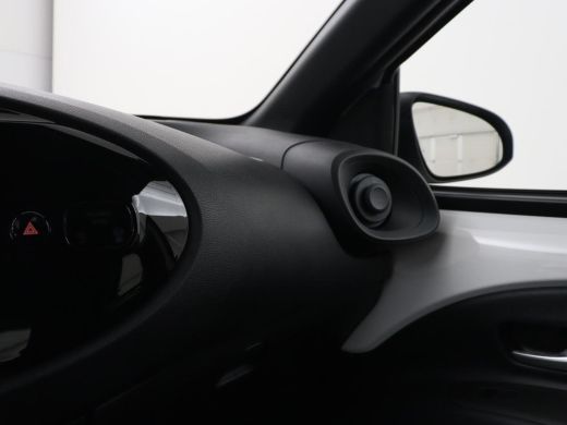 Toyota Aygo | 5-deurs | Adaptive cruise | Lane assist | Carplay | DAB | NAP 31.639km | Airco ActivLease financial lease