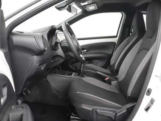 Toyota Aygo | 5-deurs | Adaptive cruise | Lane assist | Carplay | DAB | NAP 31.639km | Airco ActivLease financial lease
