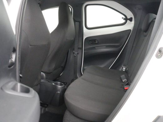 Toyota Aygo | 5-deurs | Adaptive cruise | Lane assist | Carplay | DAB | NAP 31.639km | Airco ActivLease financial lease