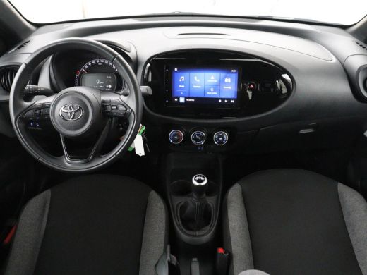 Toyota Aygo | 5-deurs | Adaptive cruise | Lane assist | Carplay | DAB | NAP 31.639km | Airco ActivLease financial lease