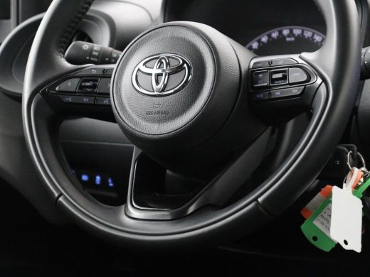 Toyota Aygo | 5-deurs | Adaptive cruise | Lane assist | Carplay | DAB | NAP 31.639km | Airco ActivLease financial lease