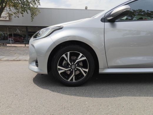 Toyota Yaris 1.5 Hybrid 115 Dynamic ActivLease financial lease