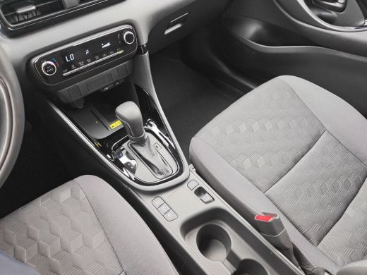 Toyota Yaris 1.5 Hybrid 115 Dynamic ActivLease financial lease