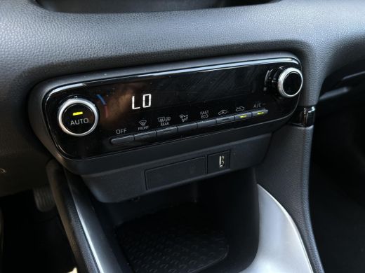 Toyota Yaris 1.5 Hybrid Active ActivLease financial lease