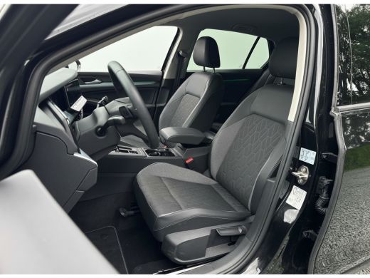 Volkswagen Golf 1.5 eHybrid 204PK [PHEV] LIFE NAVI/CARPLAY/CAMERA/TREKHAAK ActivLease financial lease