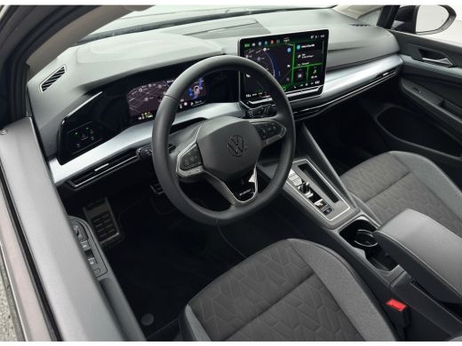 Volkswagen Golf 1.5 eHybrid 204PK [PHEV] LIFE NAVI/CARPLAY/CAMERA/TREKHAAK ActivLease financial lease