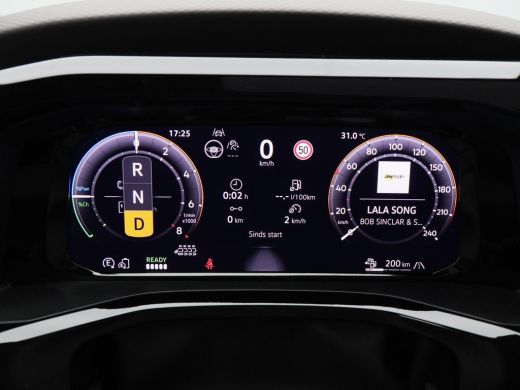 Volkswagen Multivan 1.5 eHybrid 245 Pk L2 Bulli Edition 4Motion | Stuur/Stoelverwarming | Panoramadak | Harman & Kard... ActivLease financial lease