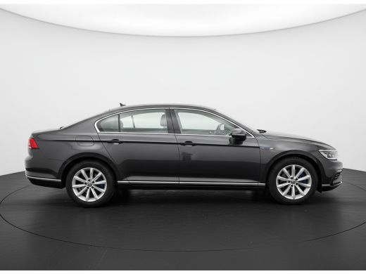 Volkswagen Passat GTE 218PK DSG HYBRID BUSINESS SPORT IQ-LED/NAVI/CAMERA/TREKHAAK ActivLease financial lease