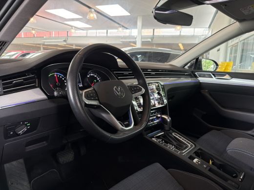 Volkswagen Passat GTE 218PK DSG HYBRID BUSINESS SPORT IQ-LED/NAVI/CAMERA/TREKHAAK ActivLease financial lease